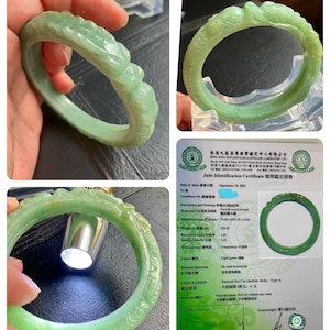 Op de afbeelding: Een jade armband gegraveerd in de vorm van een draak. De armband is lichtgroen van kleur en heeft een gepolijste afwerking. Het certificaat vermeldt dat de jade natuurlijk is en van type A. Het certificaat is gedateerd 25 september 2023.