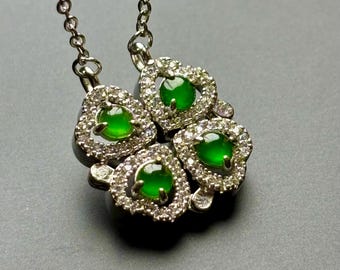 Ciondolo in giada giadeite con foglia verde ghiaccio e Ciondolo in giada giadeite con foglia verde ghiaccio e