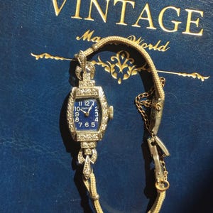 Harvel  ladies 14k solid gold diamonds 1940s watch top cosmetics/oiled & serviced /collection grade/ vintage women watch runs well
