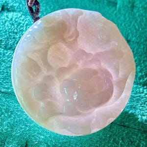 Bloemenjadeiet Authentieke roze lavendelkleurige keizerlijke jadehanger, Birma-jade, jadebloemhangerketting H3