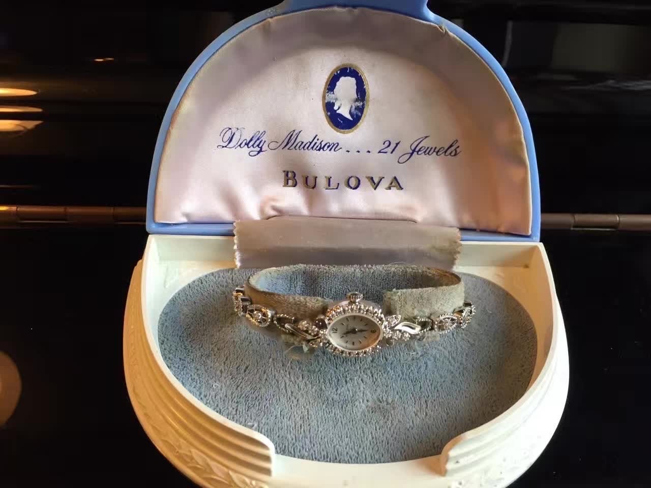 Bulova Ladies Watch RARE Vintage Diamonds Gold-Tone Bracelet  display picture 1