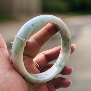 Amerikansk tull inkluderad - REA! 63,2 mm stor Burma Jadeit Armring gröna fläckar, Jade Imperial/Typ A /certifierad / gammal grop G60