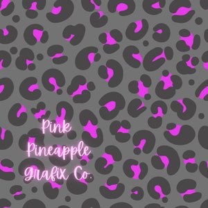 Puede incluir: Un patrón sin costuras con fondo gris y manchas de leopardo rosas. El texto "Pink Pineapple Grafix Co." está escrito en rosa.