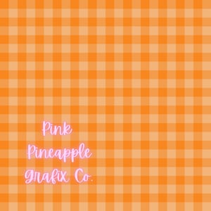 Può includere: Sfondo a scacchi arancione e bianco con il testo "Pink Pineapple Grafix Co." in rosa.