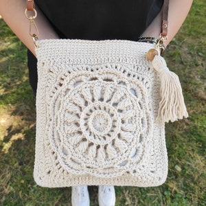 Crochet Crossbody Bag Pattern, Granny Square Crochet Pattern, Crochet Sunflower Purse Pattern, Crochet Shoulder Bag, Pattern Tutorial Video image 4