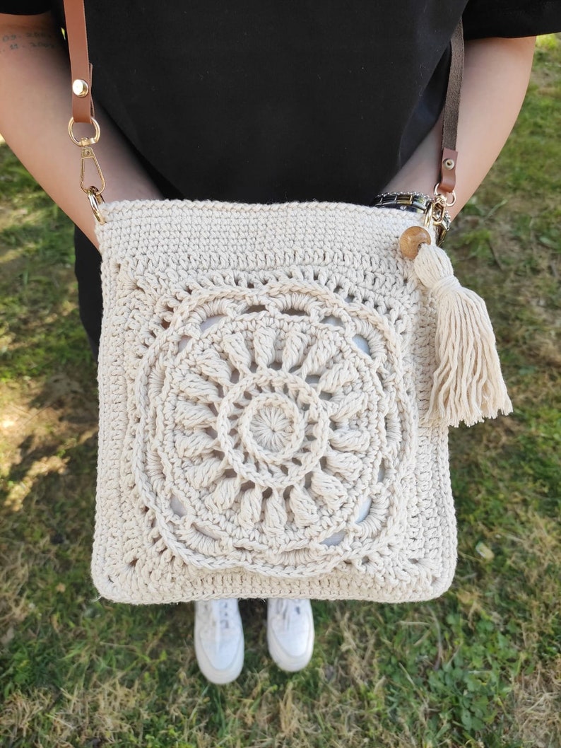Crochet Crossbody Bag Pattern, Granny Square Crochet Pattern, Crochet Sunflower Purse Pattern, Crochet Shoulder Bag, Pattern Tutorial Video image 4