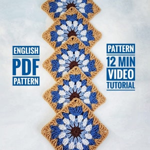 Può includere: Quattro quadrati all'uncinetto in tonalità di marrone, blu e bianco. I quadrati sono disposti verticalmente, con il quadrato superiore parzialmente oscurato da quello sottostante. Il testo "ENGLISH PDF PATTERN" è nell'angolo inferiore sinistro, e il testo "PATTERN 12 MIN VIDEO TUTORIAL" è nell'angolo superiore destro.