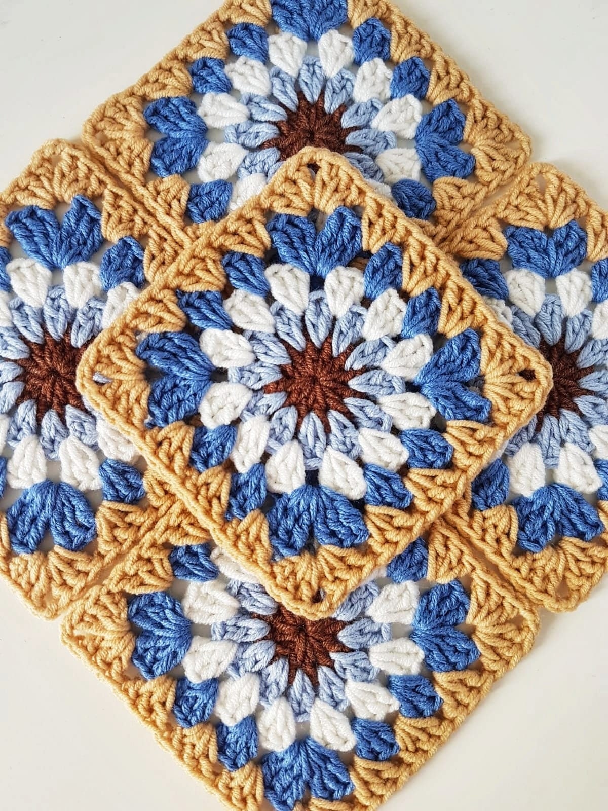 Tev Pattern Crochet Daisy Granny Square Pattern: Bag, Blanket, Cardigan Motif With ...
