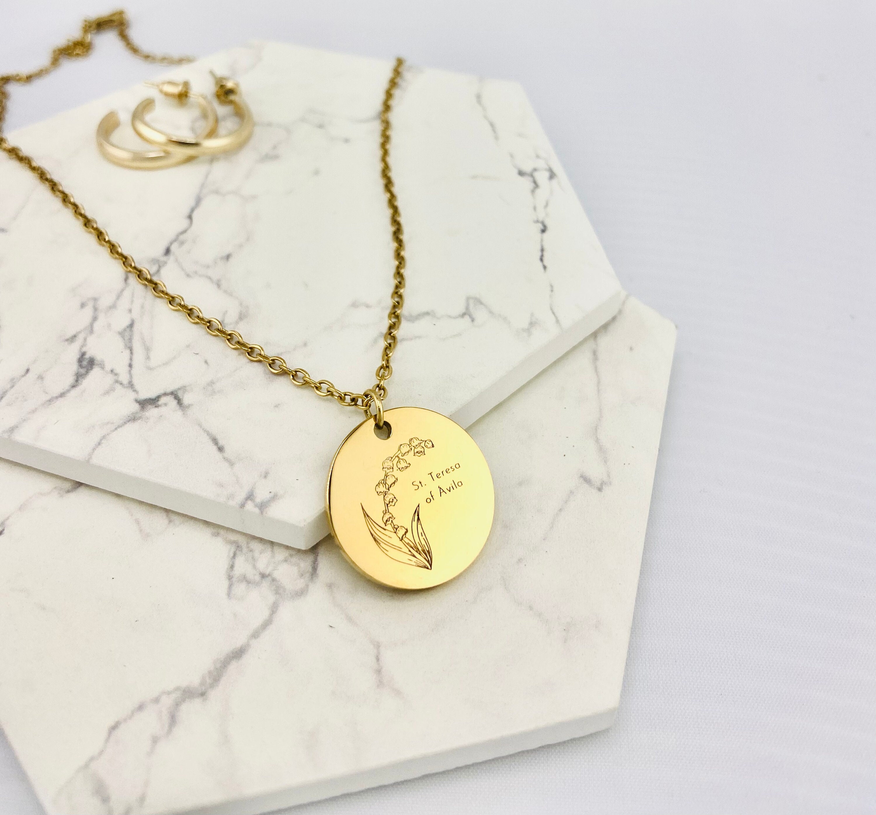 Iceカラット14 KイエローゴールドSaint TheresaメダルペンダントチャームネックレスReligious Patron シルバー925  マリアコインネックレス ゴールド ダブル喜平チェーンネックレス 50cm/60cm ステンレス 奇跡のメダイ 聖母 中折式 お洒落 人気 トレンド  流行り 金属 ...