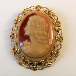 Vintage Rare Cameo Brooch Bakelite Left Facing Lady Gilded Filigree Back - 5cm - Vintage / Antique Costume Jewellery