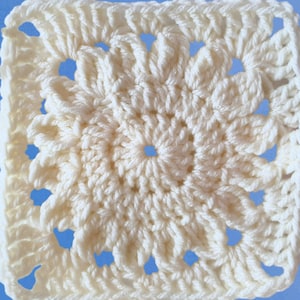 Easy One Color Sunflower Granny Square, Crochet Pattern, DIY Floral Block, Beginner Friendly, Simple Afghan Square