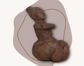 Vênus de Köşk Höyük, estatueta de deusa pré-histórica em arenito, energia divina feminina, perfeita para buscadores espirituais e fãs do feminismo