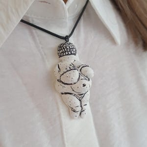 Venus of Willendorf, Prehistoric Sandstone Goddess Figurine, Feminine Divine Energy, Perfect for Spiritual Seekers and Feminism Fans
