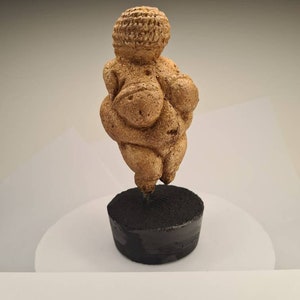 Venus of willendorf, Prehistoric Sandstone Goddess Figurine, Feminine Divine Energy, Perfect for Spiritual Seekers and Feminism Fans