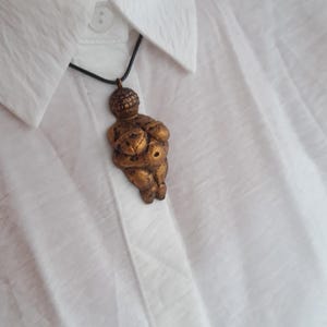 Venus von Willendorf, Prähistorische Sandstein Göttin Figur, Feminine Göttliche Energie, Perfekt für Spirituelle Sucher und Feminismus Fans imagen 2