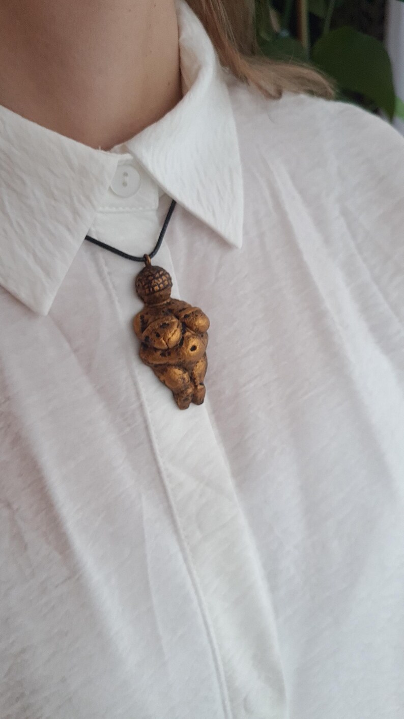 Venus von Willendorf, Prähistorische Sandstein Göttin Figur, Feminine Göttliche Energie, Perfekt für Spirituelle Sucher und Feminismus Fans imagen 2