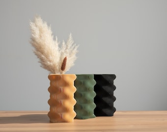 Houten vaas voor gedroogde bloemen