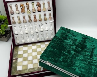 Handmade Green & White Onyx Chess Set with Storage (30/30 cm )