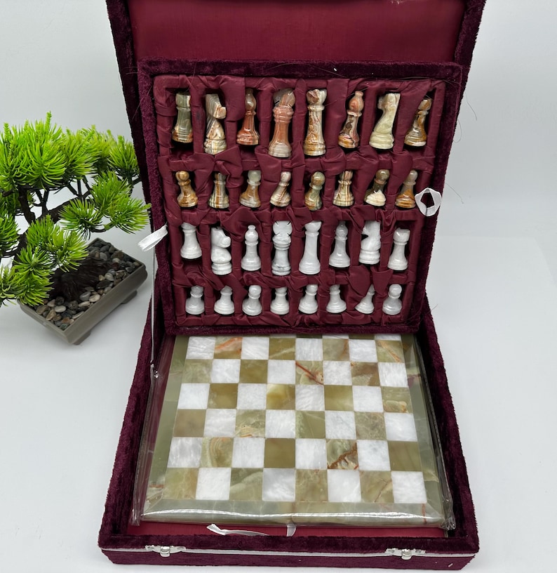 Handmade Green & White Onyx Chess Set with Storage: Marble Board