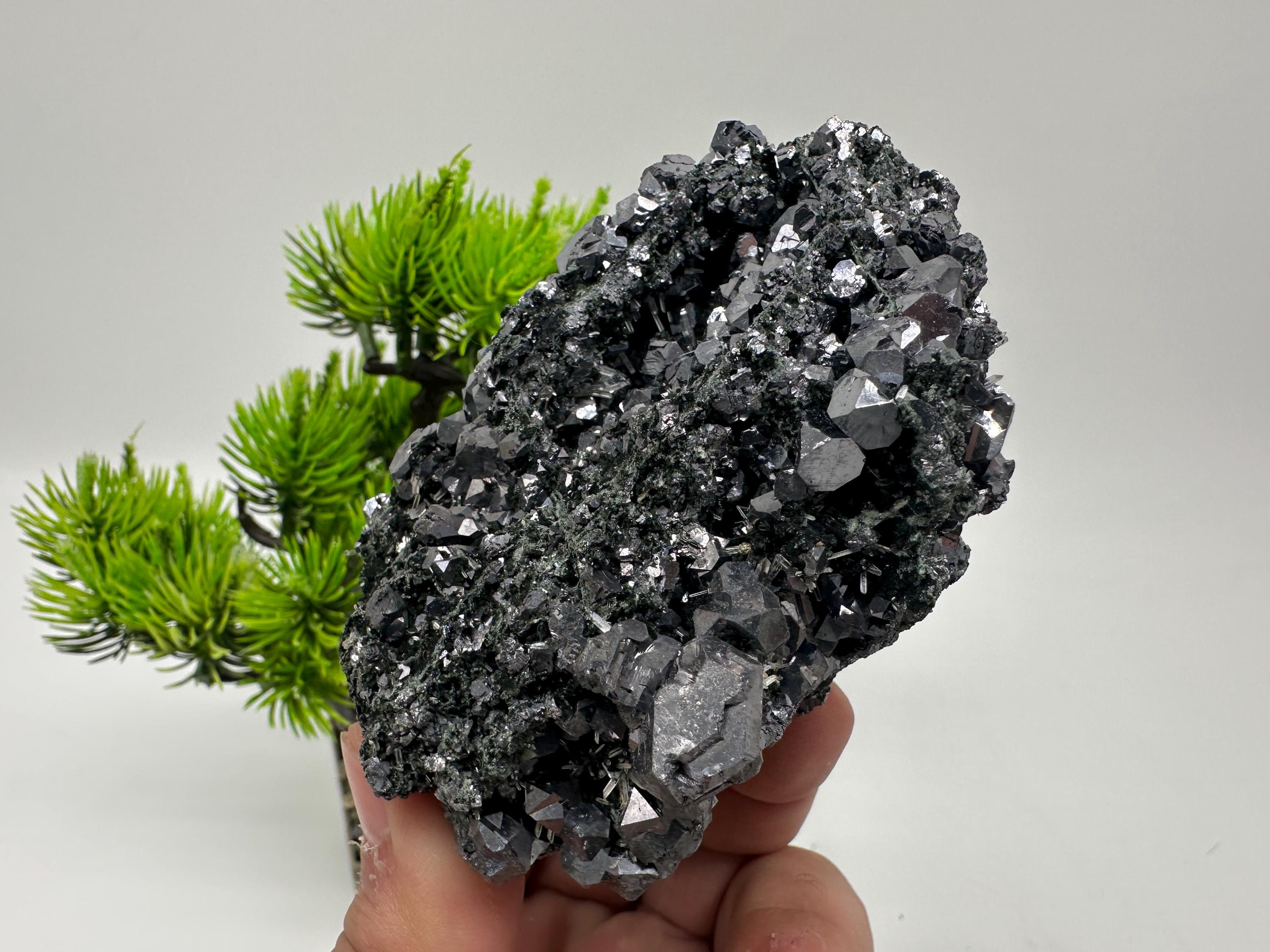 素晴らしいスピネルガレナクォーツウィットクロライト、天然