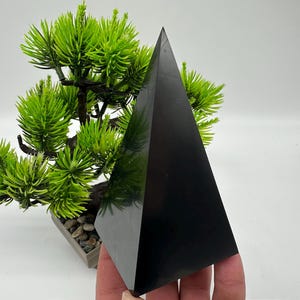 12CM Shungite Pyramid .Shungite Crystal Pyramid,Healing Crystal,Highly Energetic Metaphysical,EMF UNProtection,Polished Pyramid,5GProtection