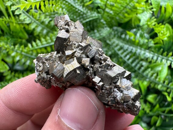 黄鉄鉱、方解石、ドロマイト：クルシェフ・ドル鉱山、ブルガリア