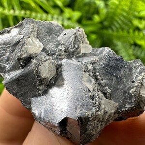 驚くほど輝くスケルトンのガレナ、方解石、天然ミネラルのお土産、クリスタル、ホームデコレーション、ギフト、ブルガリア、バタンツィセクション、ヴルバ鉱山産