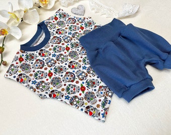 Baby Set Sommer Gr. 56/62, T-Shirt & kurze Pumphose, Babykleidung Sommer Blumen Skulls, handgemachtes Unikat