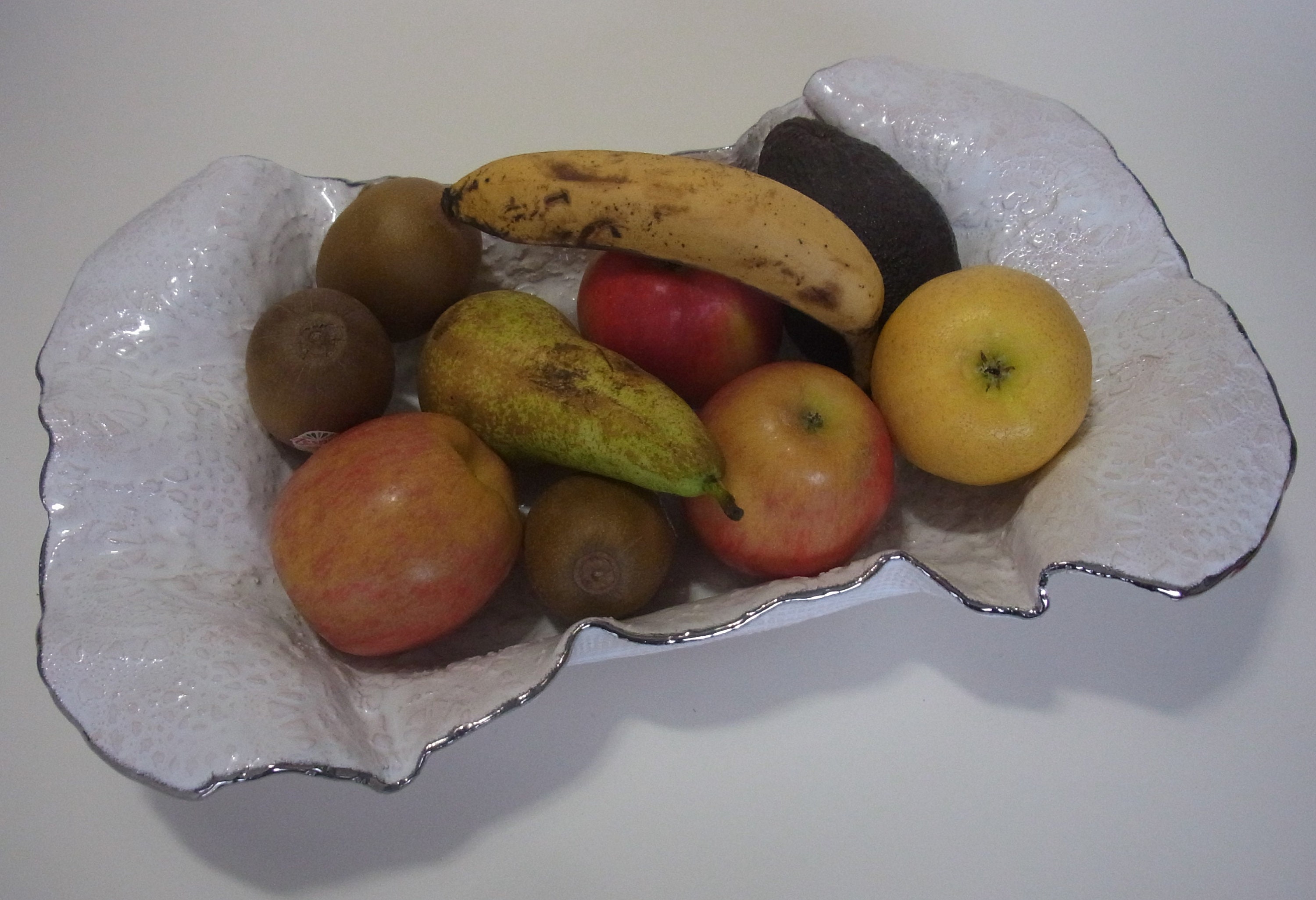Corbeille à Fruits de Céramique Blanche Émaillée, Bordure Argent