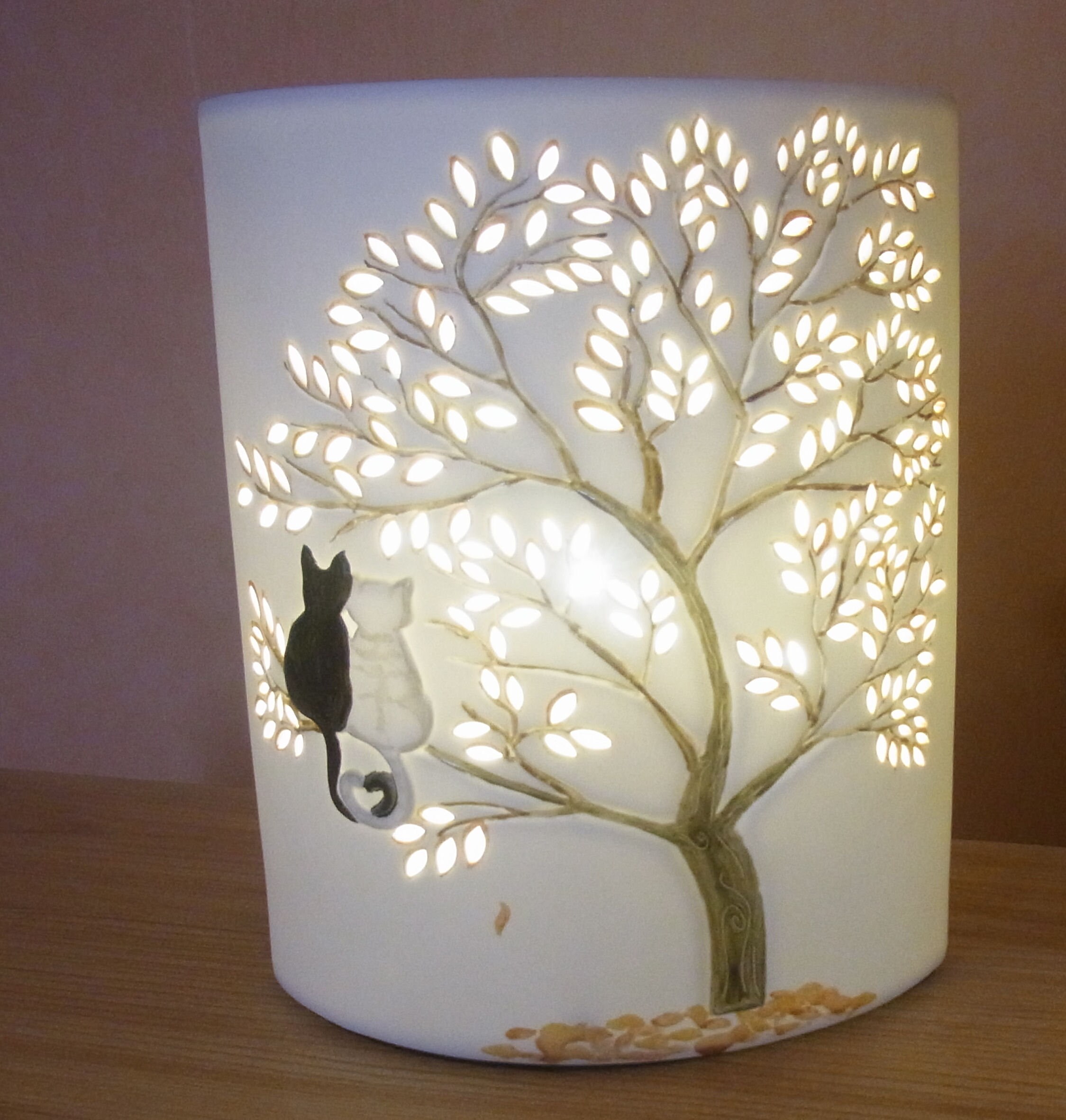 Lampe d'ambiance de Porcelaine Ajourée, Peinte à La Main Chatons Amoureux