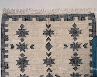 Custom Size Handmade Cotton Jute Rug Natural Large Area Jute Rug With Black Color Design Rug Vintage Area Rug White Fringes Jute Area Rug