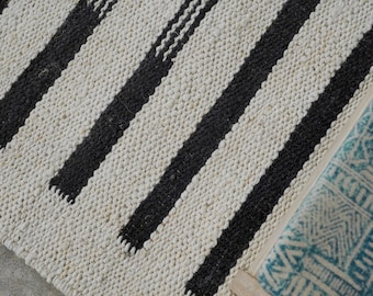 Vintage handwoven white hemp jute rugs for living area and hall decor, Black stripe flatweave jute area carpet, Bohemian white natural rugs