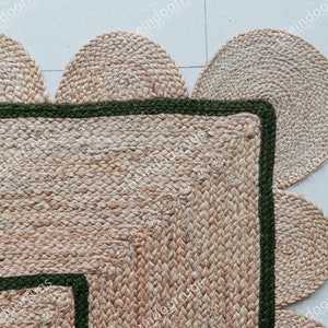 Natural Hand Braided Saclloped Rug With Green Border Scallop rug For Home and Living Decor Jute Rug, Handmade Custom Size Jute Rug/Carpet