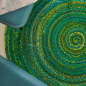 Handgjord grön flerfärgad patchwork bomull chindi rund matta för sängkant, matbordsdekor, bohemisk cirkelområde bomullsdörrmatta, stor matta