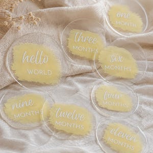 Cartelli per le tappe fondamentali del bambino - Cartelli per l'annuncio del mese - Mesi delle tappe fondamentali - Ciao mondo - Idea regalo - Set di 13 dischi - Giallo pastello