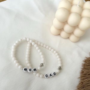 Mama / Papa & Babyarmband rot / personalisierte Perlen mit Wunschnamen oder Initialen Buchstabenperlen Wunschname, süßes Geburtsgeschenk