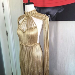 Vestido de macramé dorado con flecos: atuendo bohemio para festivales con detalles dorados, disfraz de Cleopatra. imagen 5