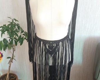 Macramé festivalset: schouderstuk en rok met gouden detail