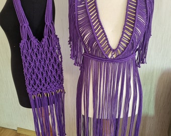 Conjunto de vestido y bolso con flecos de macramé: atuendo para festival rave