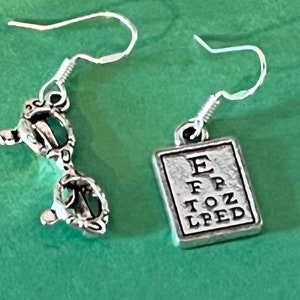 Orecchini con grafico oculistico: regalo di gioielli per optometrista