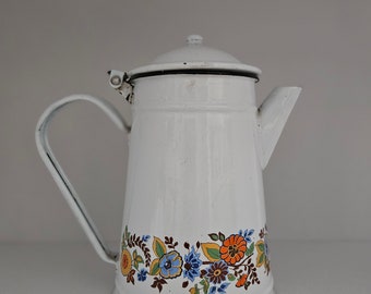 Geëmailleerde theepot en waterkoker uit de jaren 90. Hoogte 22 cm.  Plantenbakken, vooral in keukens, boerderijen, restaurants, plattelandsgebieden, landhuizen etc.