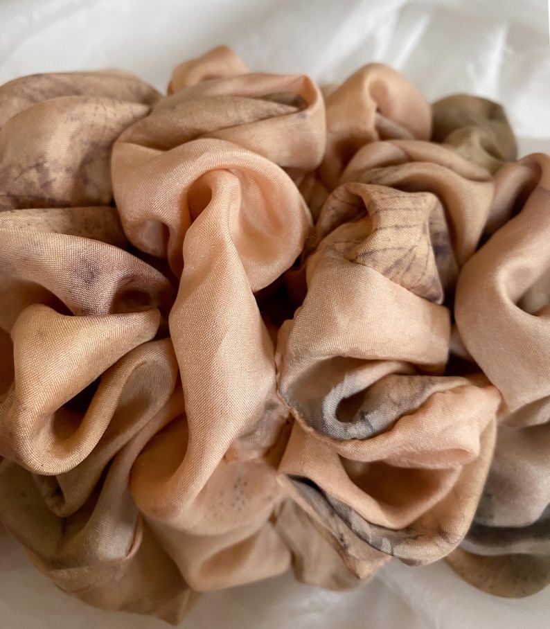 Pure silk handmade scrunchies, large size, naturally dyed, eco printed, synthetic-free, sustainable accessories in natural colours Avacado Pink