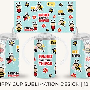 Puede incluir: Un juego de tres vasos de aprendizaje transparentes de 350 ml con diseños azules y blancos. Los vasos presentan una variedad de imágenes de dibujos animados lindos, que incluyen abejas, mariquitas, flores y el texto "Bee Kind", "Keep on Dreaming" y "Enjoy the Little Things".