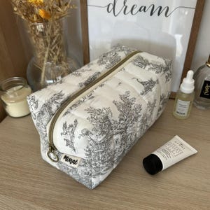 Beauty case trapuntato in toile de jouy, due misure