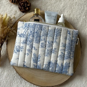 Bolsa acolchada en toile de jouy azul, forro impermeable, idea de regalo