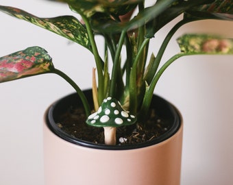 Leaf Green Mushroom Plant Stake, Polymer Clay, Plant Decoration, Plant Lover Gift, Terrarium, Garden Decor, Yard Decoration, Assorted Sizes