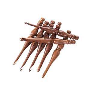 Set di uncinetti in palissandro di alta qualità: collezione da 13 pezzi per lavori artigianali senza sforzo. Set di uncinetti ergonomici: da 3,5 mm a 12 mm.