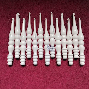 White Crochet Hook Set of 13 – Elegant, Lightweight hooks, Ergonomic crochet Hooks for Smooth Crocheting – knitting accessories, yarn hooks.