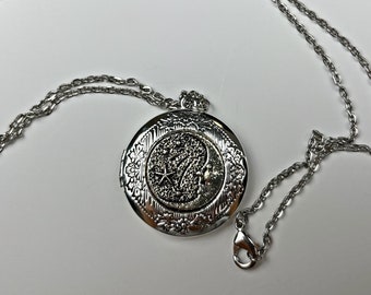 Vintage Moon Locket Necklace, Cottagecore Silver Locket Necklace, Photo Locket, Gift for Friend, Birthday Gift, Diameter 3.2cm, Chain 70cm