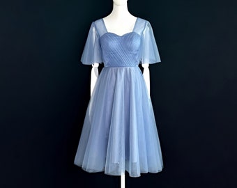 Robe longue en tulle bleue sur mesure avec manches